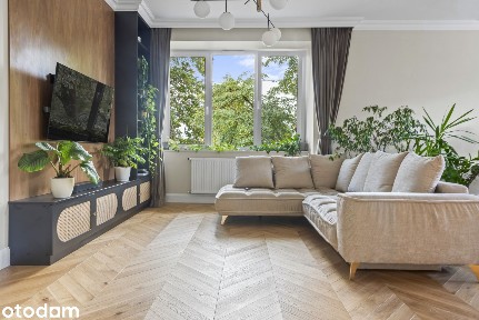 Spacious and quiet apartment near Łazienki Park