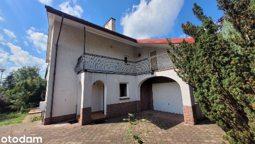 Wolnostojący dom w dobrej lokalizacji