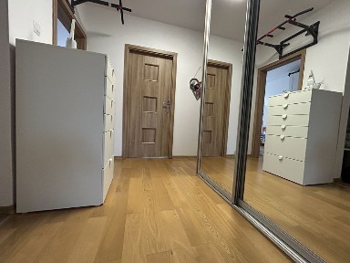 Bez posredników i prowizji mieszkanie z 3 odzielnymi pokojami z balkonem i klimatyzacja na Redzie