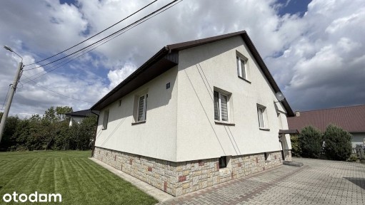 Dom na 8-arowej działce z piwnicą i strychem