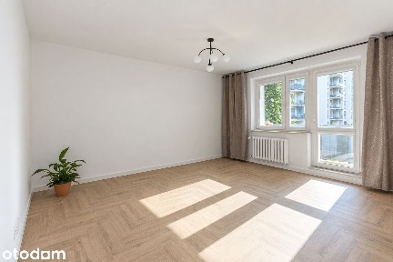 3 pokoje, osobna kuchnia, 63 m² | metro Imielin | po remoncie | balkon