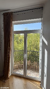 Green Outlook Apartment in a 1936 Powisle Townhouse