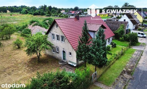 Pół domu na dużej działce, w spokojnej okolicy.