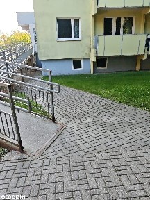 PARTER DODATKOWE WEJŚCIE DO KLATKI PODJAZD DLA NIEPEŁNOSPRAWNYCH