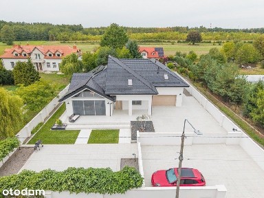 Wyjątkowa, nowoczesna willa na przedmieściach.