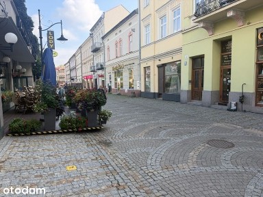 Lokal usługowy na parterze 74 m2