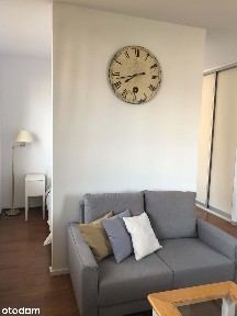 Klimatyczne studio na Ochocie razem z miejscem postojowym w cenie