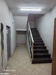 Do wynajęcia hala magazynowa z biurami.