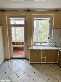 Przestronne mieszkanie 2 pokojowe z dużą loggią.