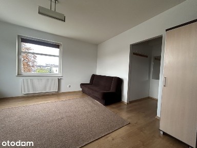 Przytulna kawalerka z windą i balkonem