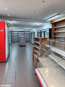 Lokal na parterze z witryną i parkingiem w niedalekiej odległości
