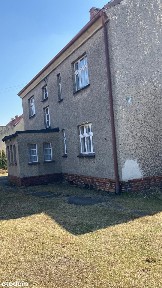 Duży dom z piwnicą i strychem pod miastem