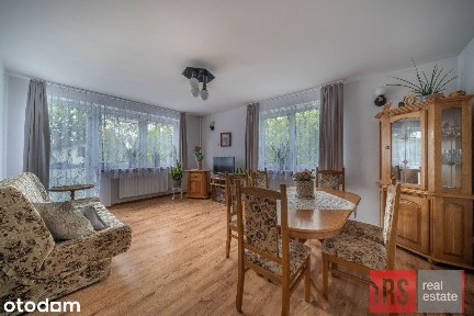 Dom w Laskach z dwoma niezależnymi mieszkaniami.
