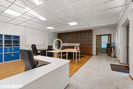 Budynek pod hostel lub biura z basenem