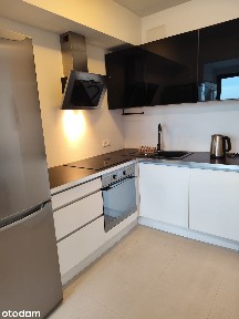 Kawalerka 32m² z balkonem i miejscem parkingowym, blisko komunikacji