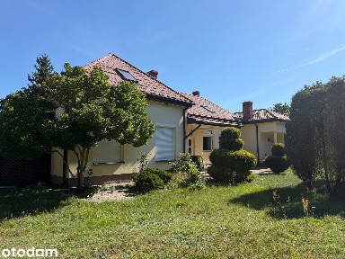 Wolnostojący dom z garażem w spokojnej okolicy z dużą działką 1430m2