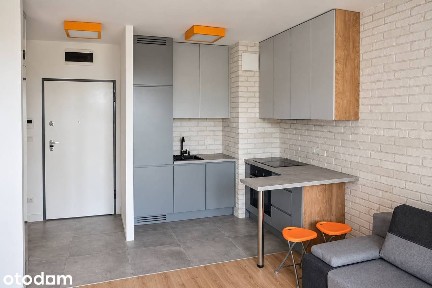 BEZ PROWIZJI! Kawalerka z wydzieloną częścią sypialnianą i balkonem