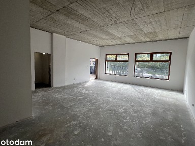 Lokal usługowy na parterze