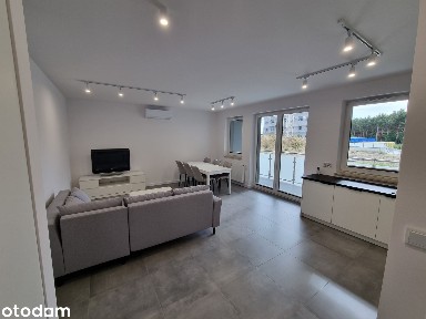 Nowoczesny apartament, klimatyzowany, garderoba, taras. Widok na las.