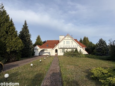 Dom wolnostojący z pięknym zagospodarowanym ogrodem