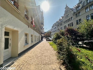 Lokal z witrynami | wakacje czynszowe | prestiżowa ruchliwa ulica