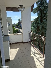 Przestronny dom bliźniak z garażem i piwnicą