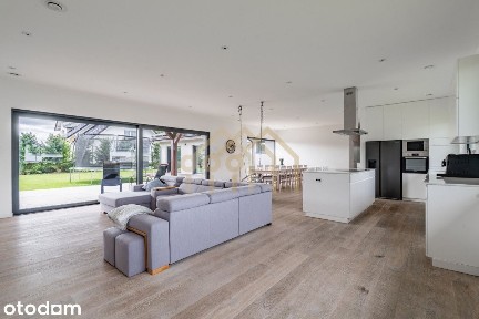 Nowoczesny dom parterowy | 244 m² | 5 sypialni |