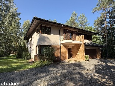 Przestronna rezydencja w otoczeniu lasu Radość