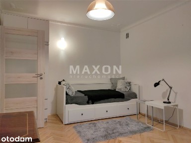 Cicha kawalerka z oddzielną kuchnią i balkonem