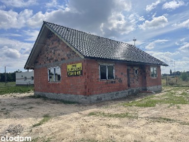 Wolnostojący dom w stanie surowym zamkniętym