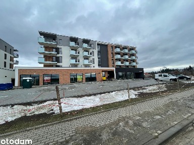 Lokal 94 m² na wynajem. Duży parking dla klientów!
