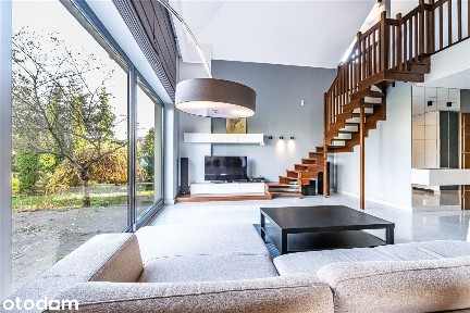 Nieprzeciętny salon o wysokości 6 m