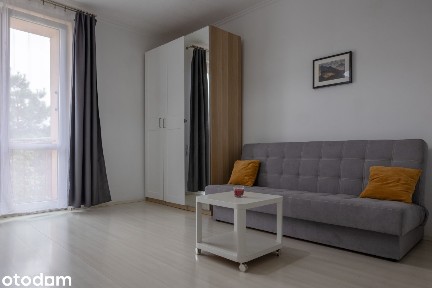 Duża kawalerka z oddzielną kuchnią i balkonem