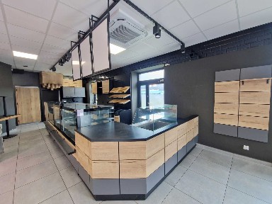 Przestrzeń w lokalu handlowym, tuż przy Placu Imbramowskim. ok. 50m2, piekarnia, cukiernia, delikatesy itp.