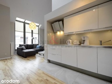 Dwupoziomowy apartament w inwestycji z basenem