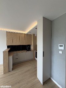 Eleganckie i komfortowe mieszkanie z balkonem i miejscem postojowym.