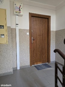 Na sprzedaż 2 pokoje na II piętrze.