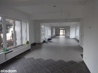 Lokal na wynajem z witryną i parkingiem