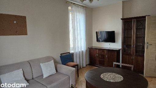 Kasztanowa, Układ niezależny, Cegła