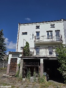 Przestronny bliźniak z garażem i strychem