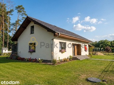 Idealny dom pod lasem w miejscowości nad jeziorem