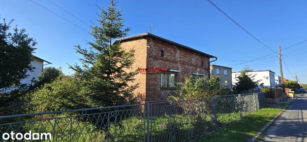 Dom z dużą, budowlaną działką.