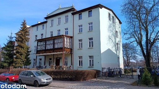 Przestronne mieszkanie w kamienicy z werandą w centrum Wrzeszcza.