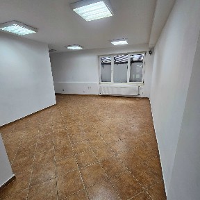 Posiadam do wynajęcia lokal użytkowy w centrum Bytowa, na Parterze w ciągu handlowym