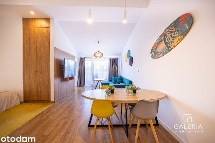 Apartament z klimatyzacją i tarasem. 2 pokoje + aneks sypialniany.