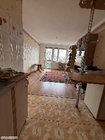 2 pokoje, miejsce postojowe // Do remontu!