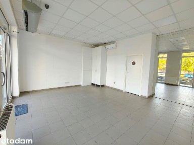 *Wejście z ulicy*Witryny*Oporów*al. Piastów*33 m2*