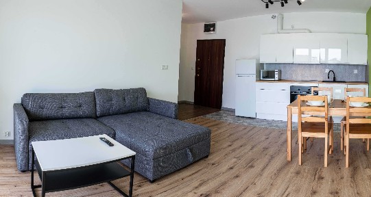 Mieszkanie 2-pokojowe + miejsce w garażu + komórka lokatorska zlokalizowane na czwartym piętrze w bloku z windą na ul. Kopernika o powierzchni 44 m²