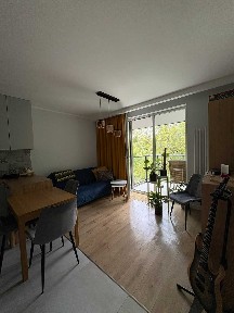 Dwupokojowe mieszkanie z balkonem, miejscem postojowym oraz komórką lokatorską