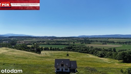 Dom na wzgórzu z panoramicznym widokiem